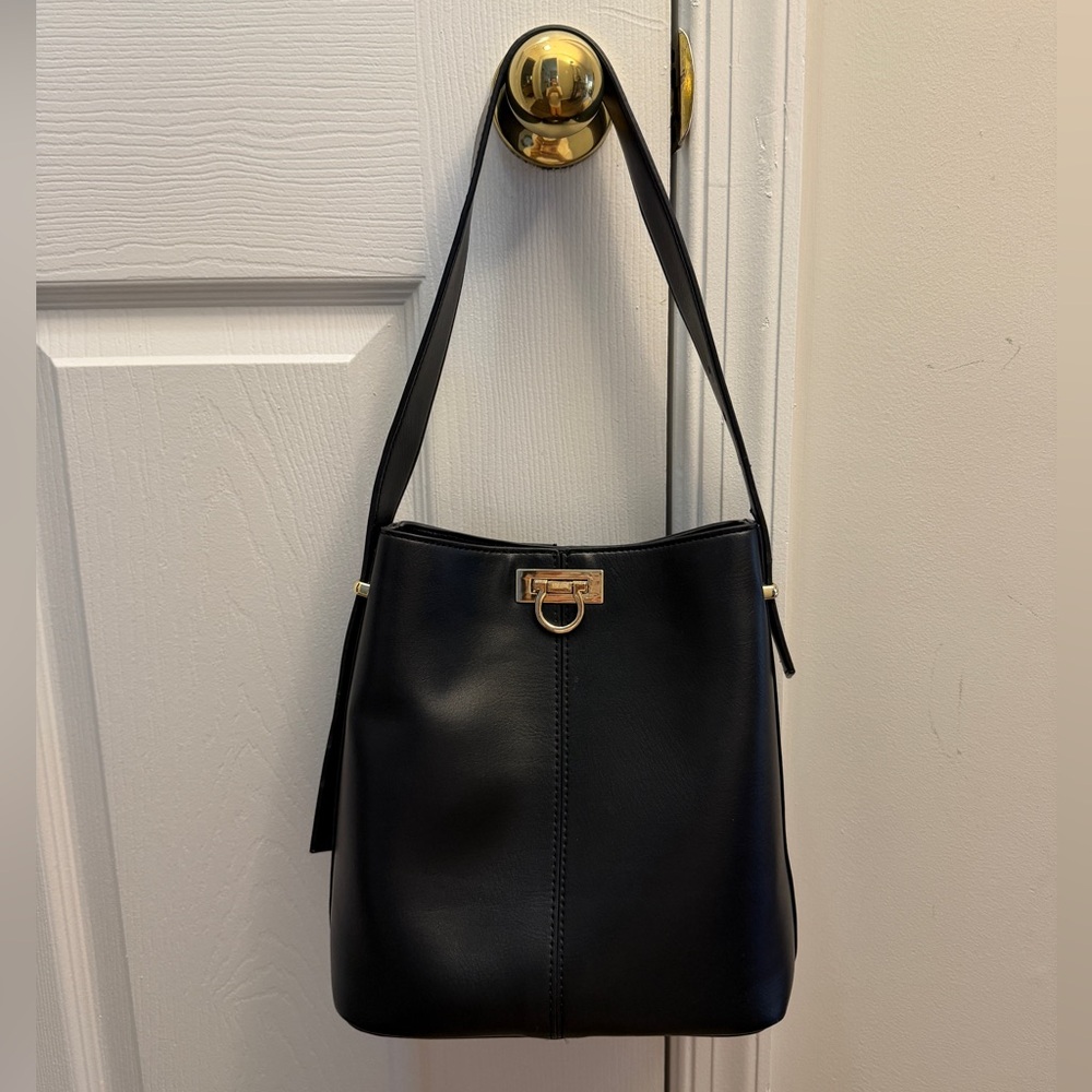 HUNDRED Japan Black Leather Bucket Shoulder Bag Gold Hardware Gancini Lock - Picture 7 of 11